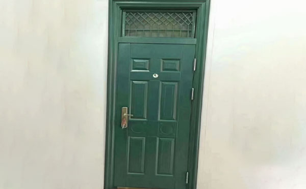 囊谦学校教室门