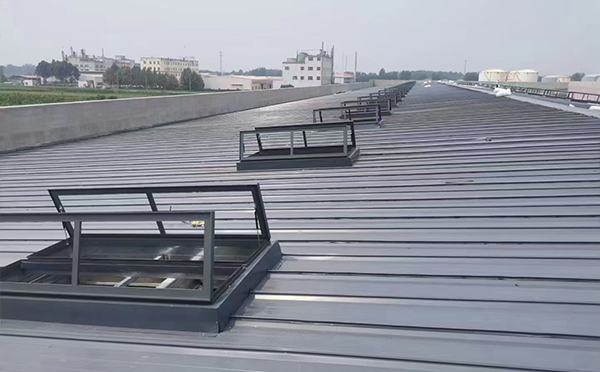 某中学室内体育馆囊谦排烟窗改造项目