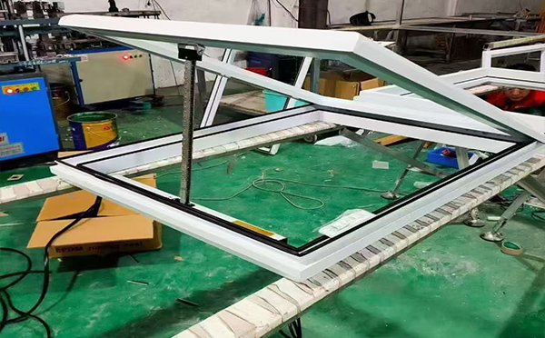 某地下车库出入口囊谦排烟窗配置工程