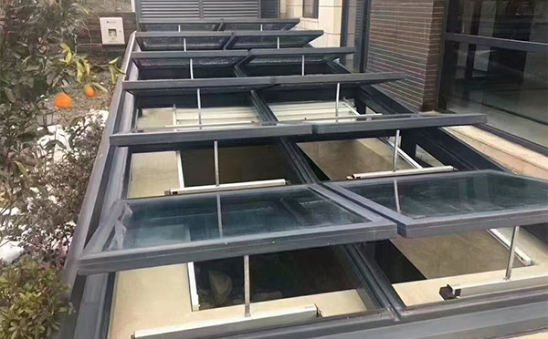 某轨道交通车辆维修车间囊谦排烟窗应用