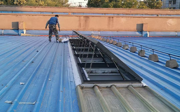 某区域性物流仓储中心囊谦排烟窗系统安装项目